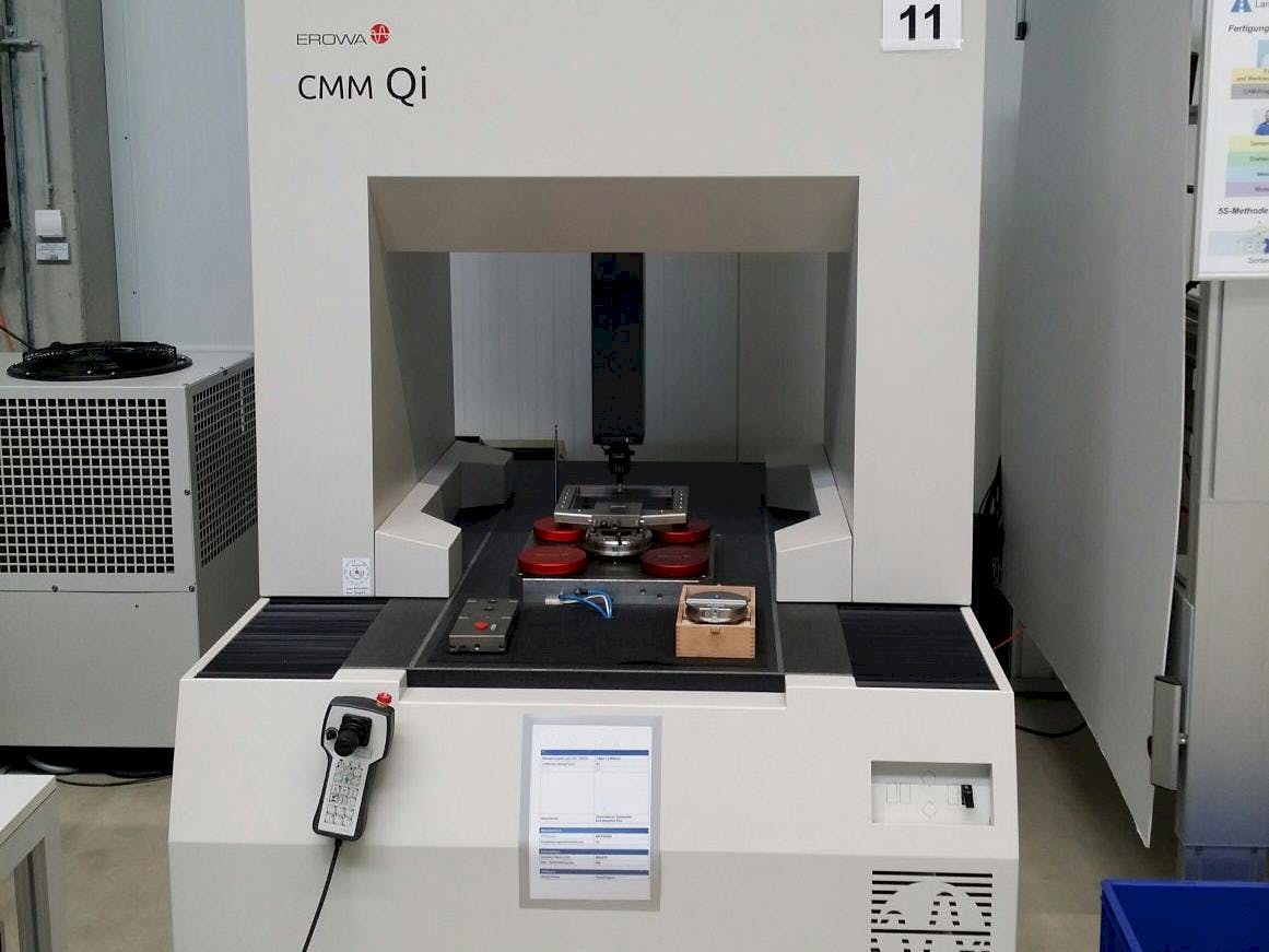 Front view of EROWA CMM Qi  machine