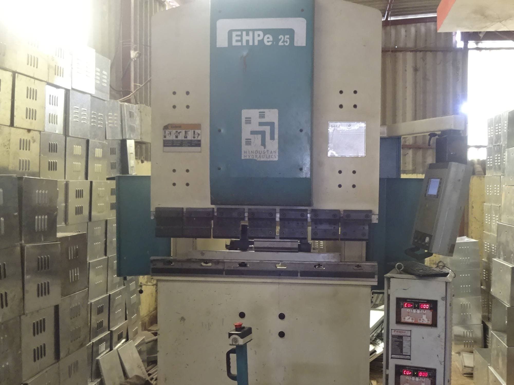 Front view of Hindustan Hydraulics EHPe 25 Machine