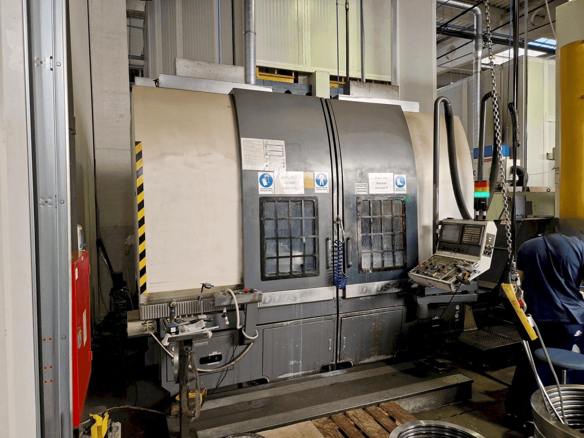 Front view of DOOSAN V740T machine