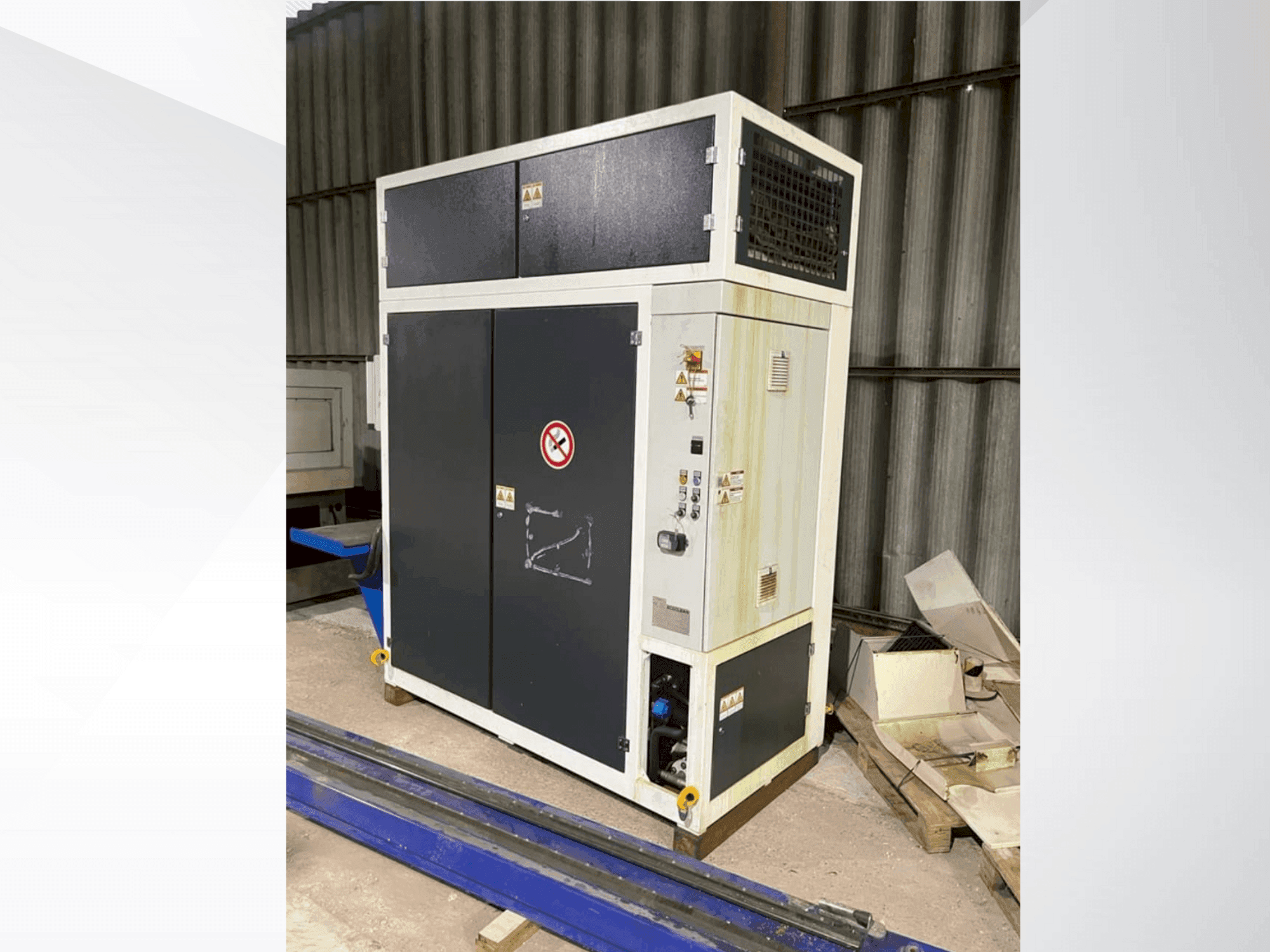 Front view of DÜRR Ecoclean Minio 85c (2019)  machine