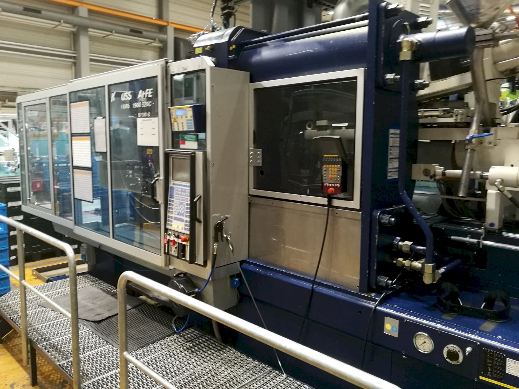 Right view of Krauss Maffei 650-1900-520 CZ Machine