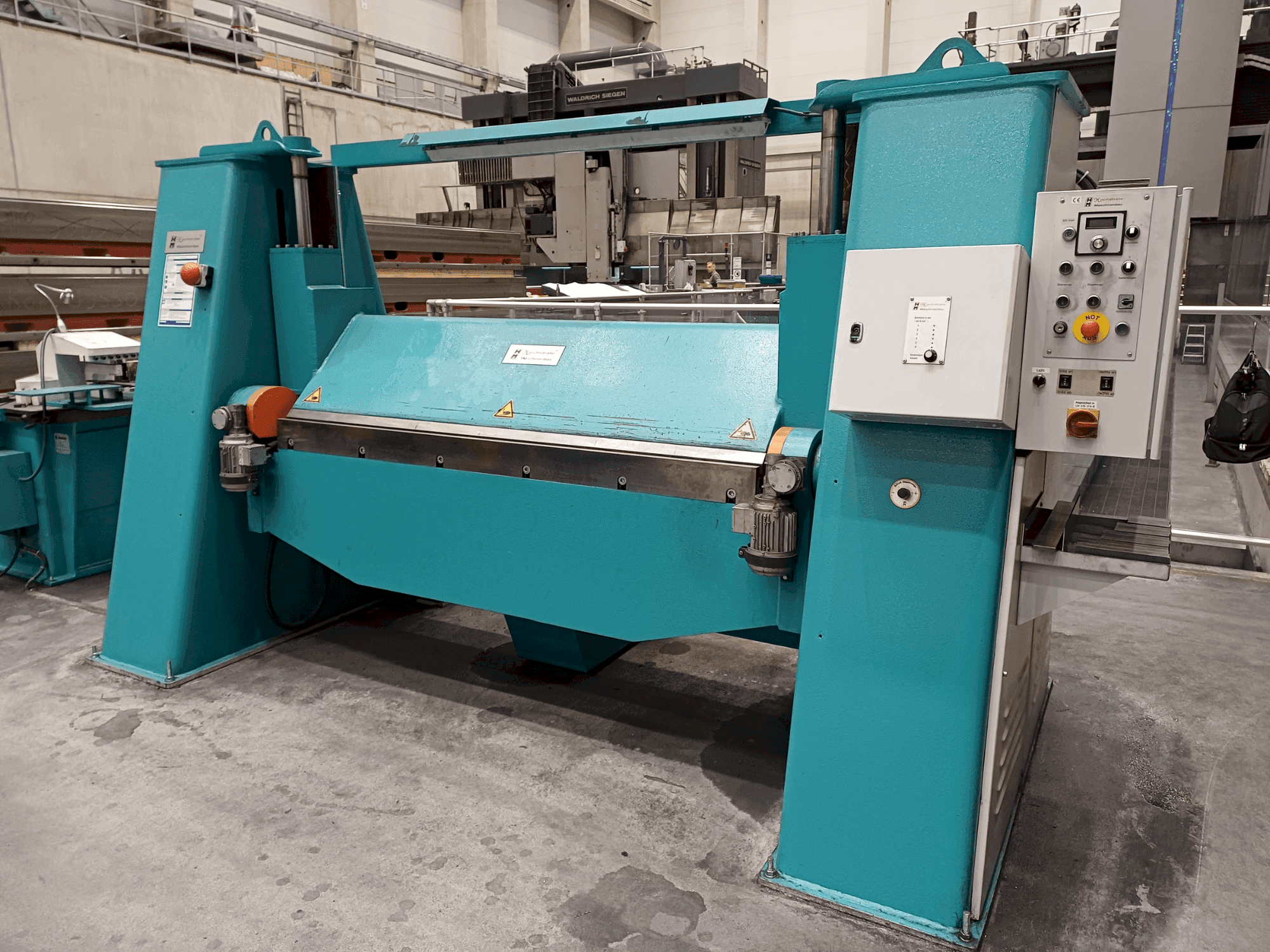 Front view of DR. HOCHSTRATE 2000/6 machine