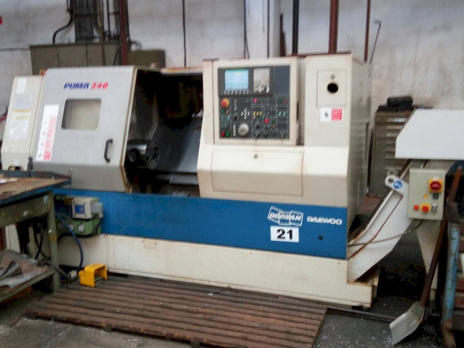 Front view of Doosan Puma 240B machine