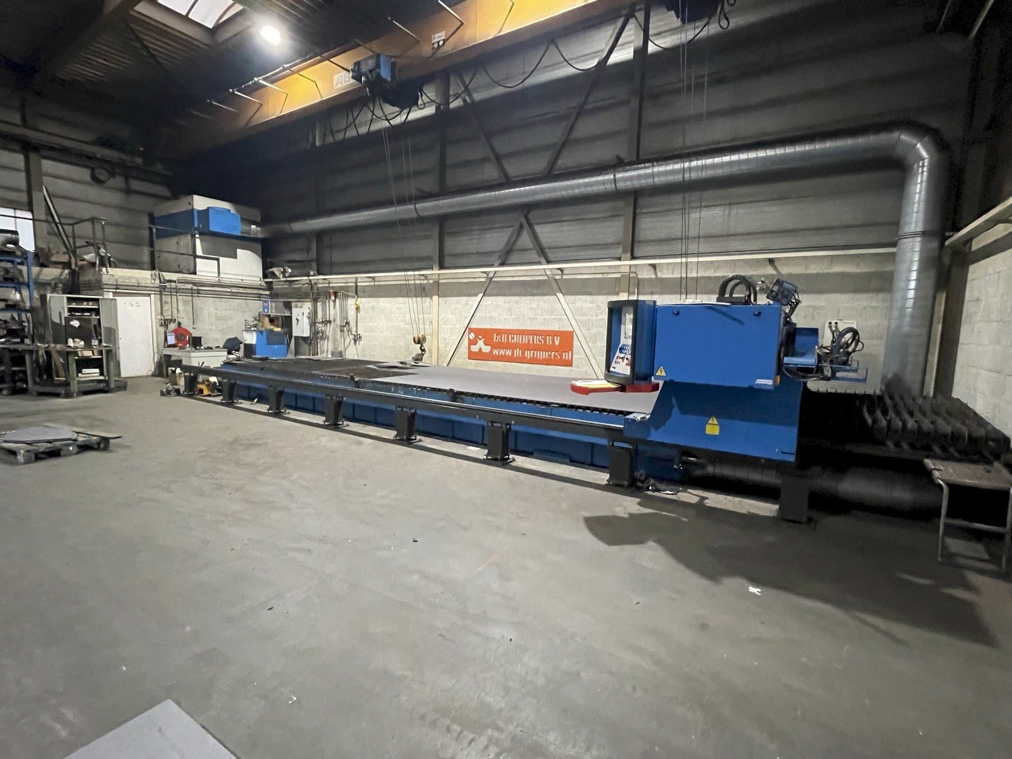 Front view of SAF Air liquide Oxytome 25HPC machine