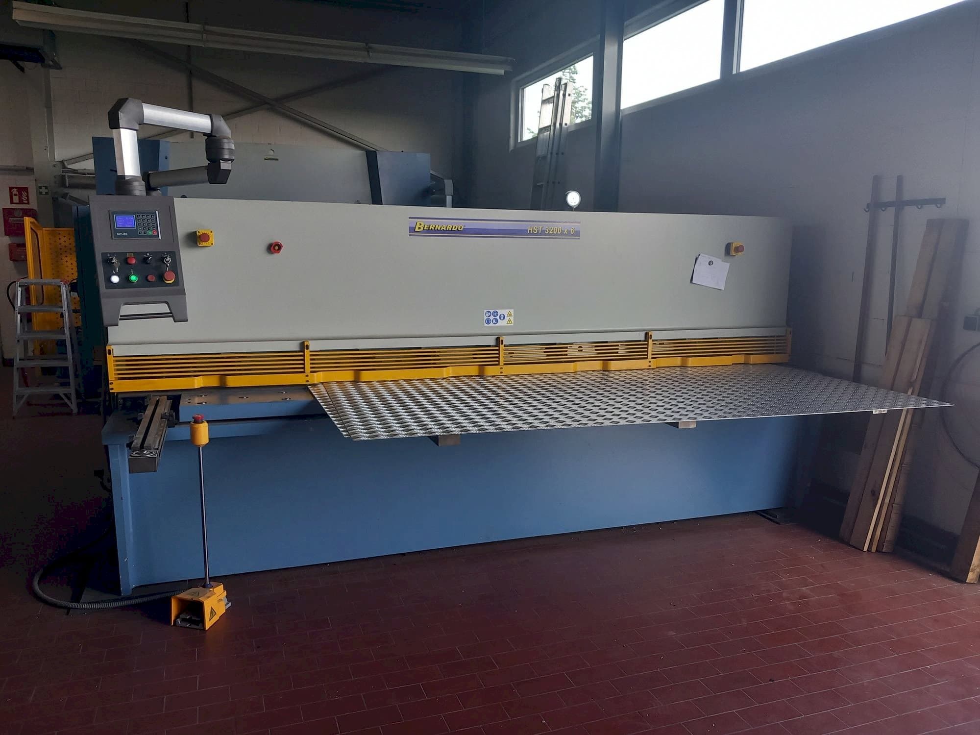 Front view of Bernardo HST-3200X6  machine