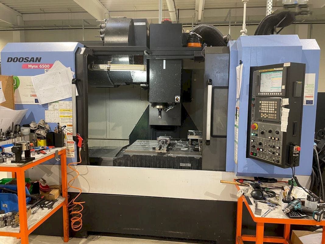 Front view of Doosan MYNX DNM 6500 machine