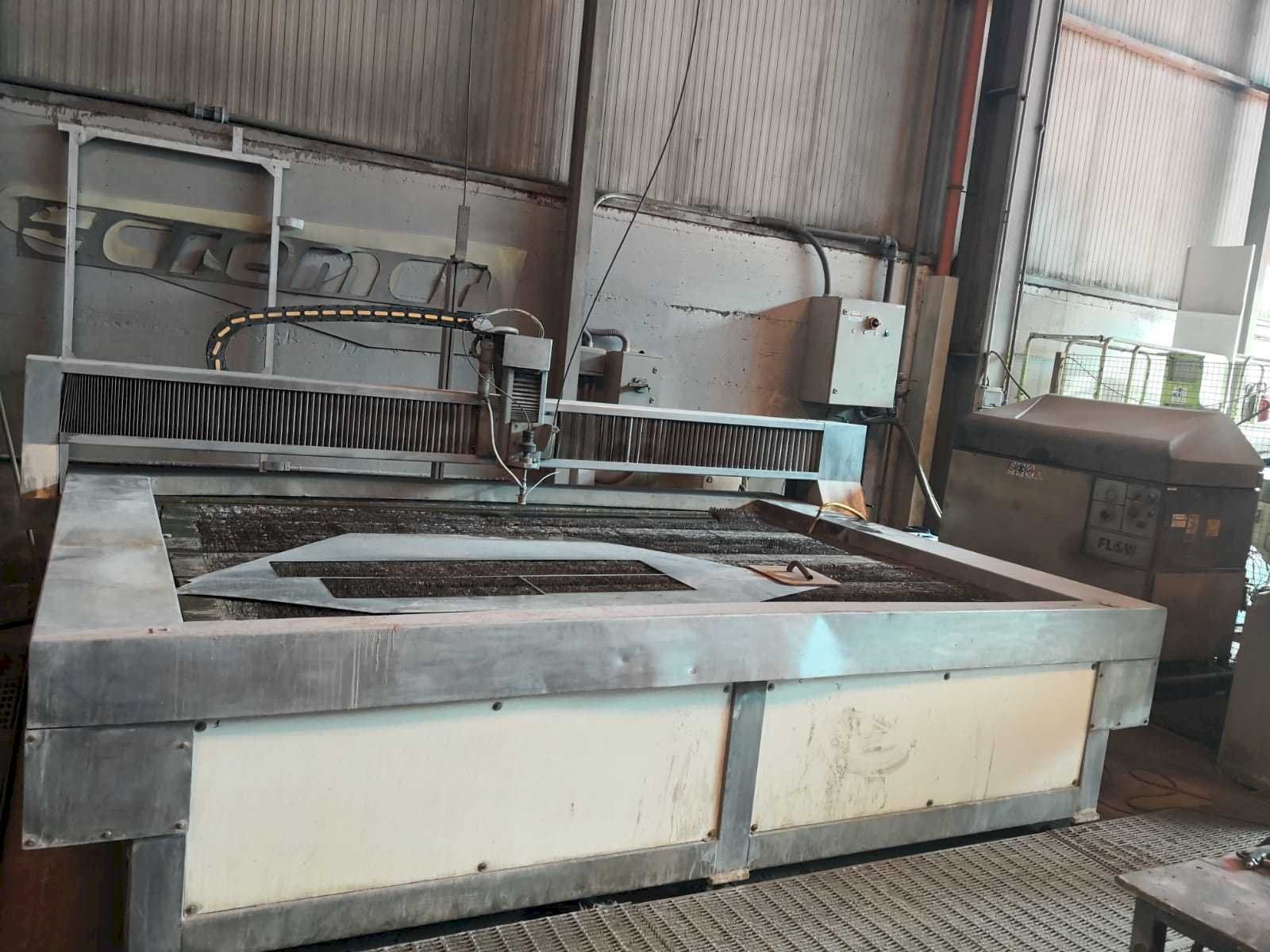 Front view of Flow 7xs 55 machine