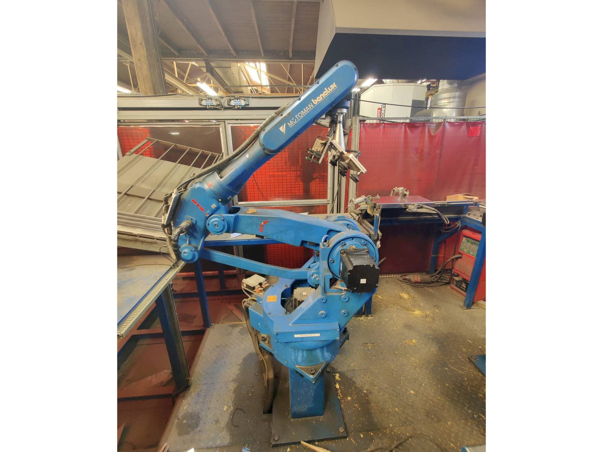 Front view of Yaskawa YR-SK16-C000 machine