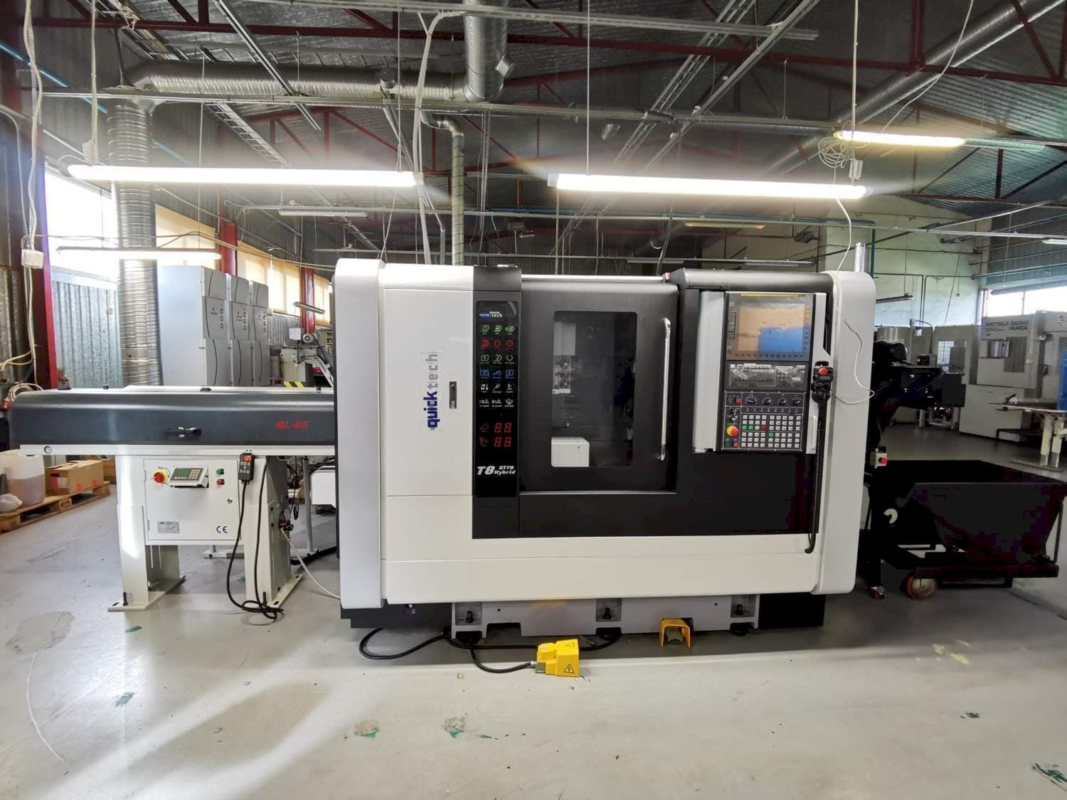 Front view of Quick-Tech T8-Hybrid-YB machine