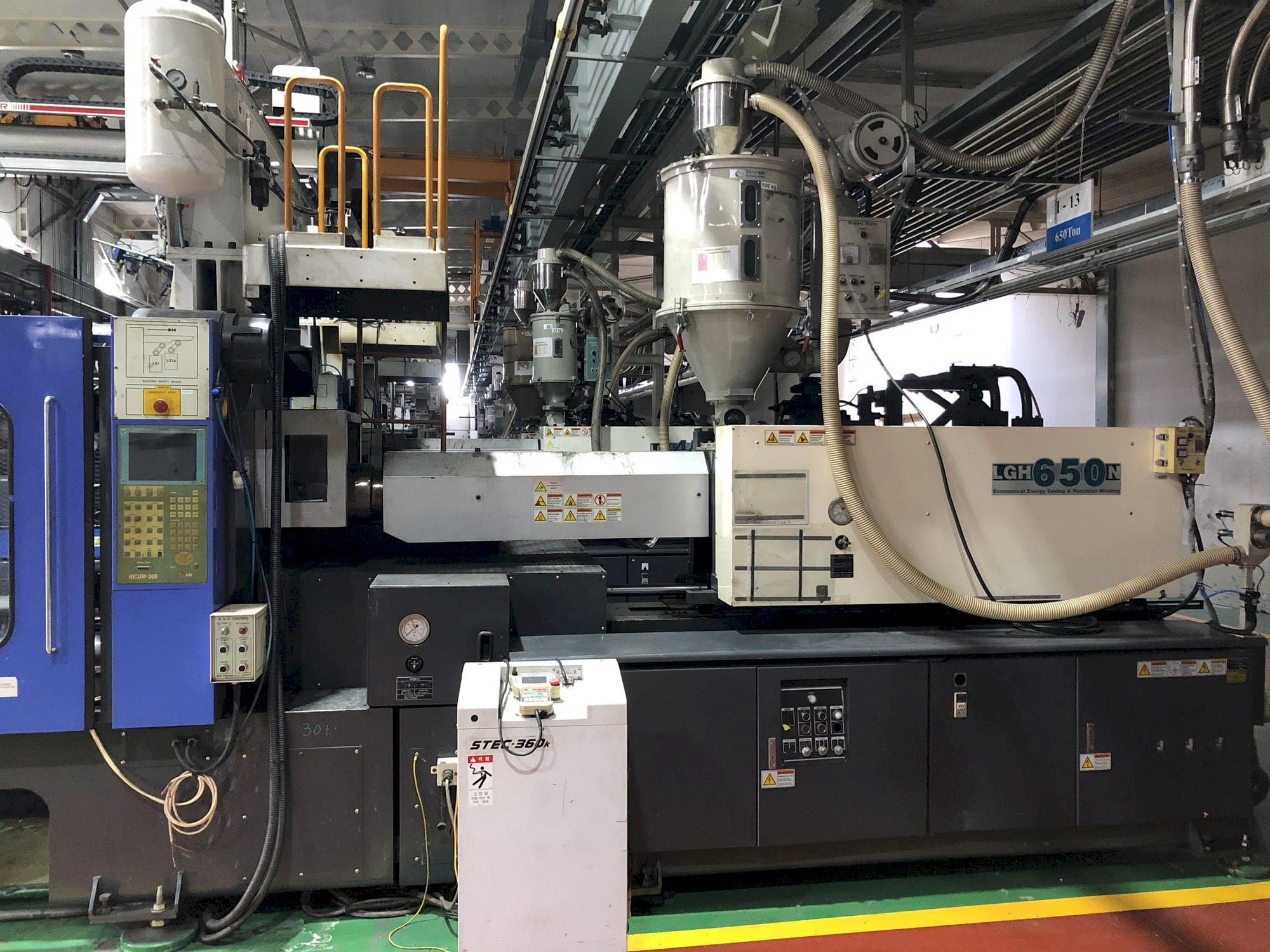 Front view of LG LGH 650N machine