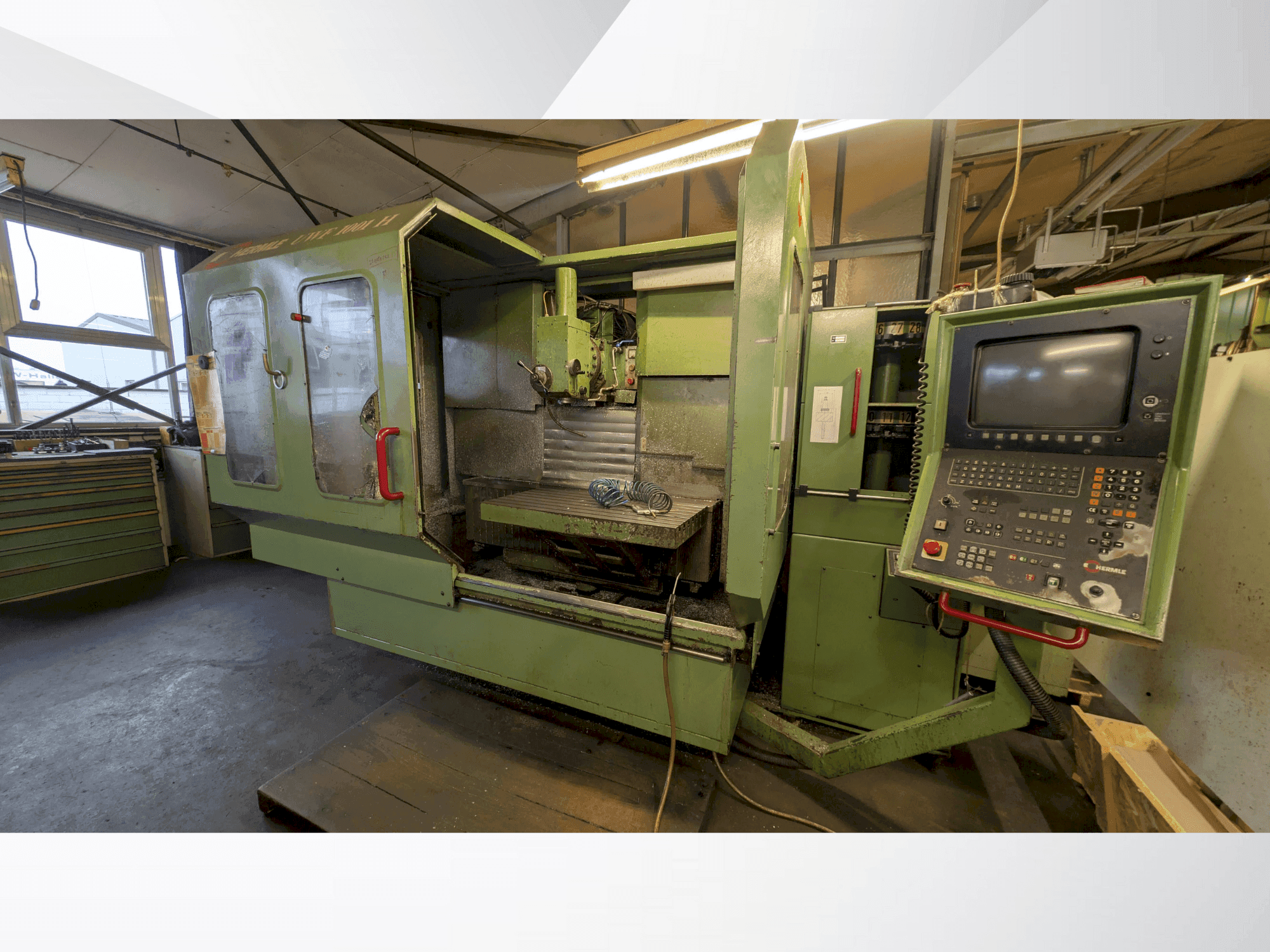 Front view of HERMLE 1001  machine