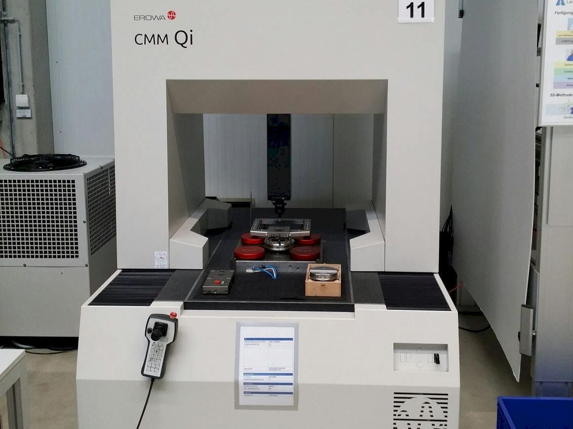 Front view of EROWA CMM Qi machine