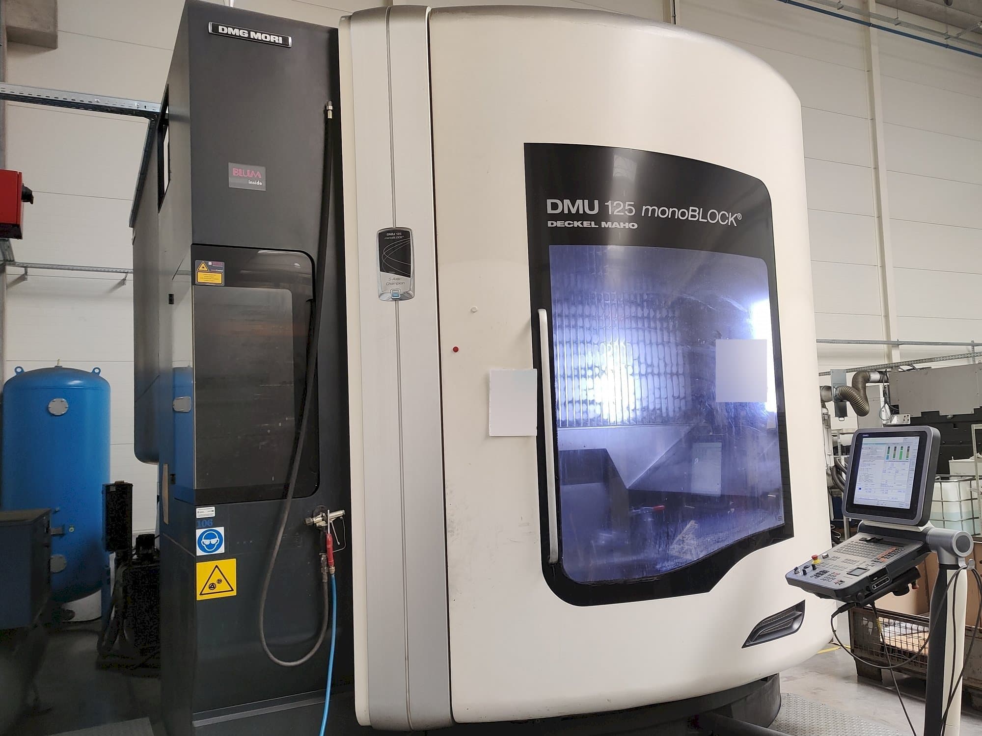 Front view of DMG MORI DMU125 monoBLOCK machine