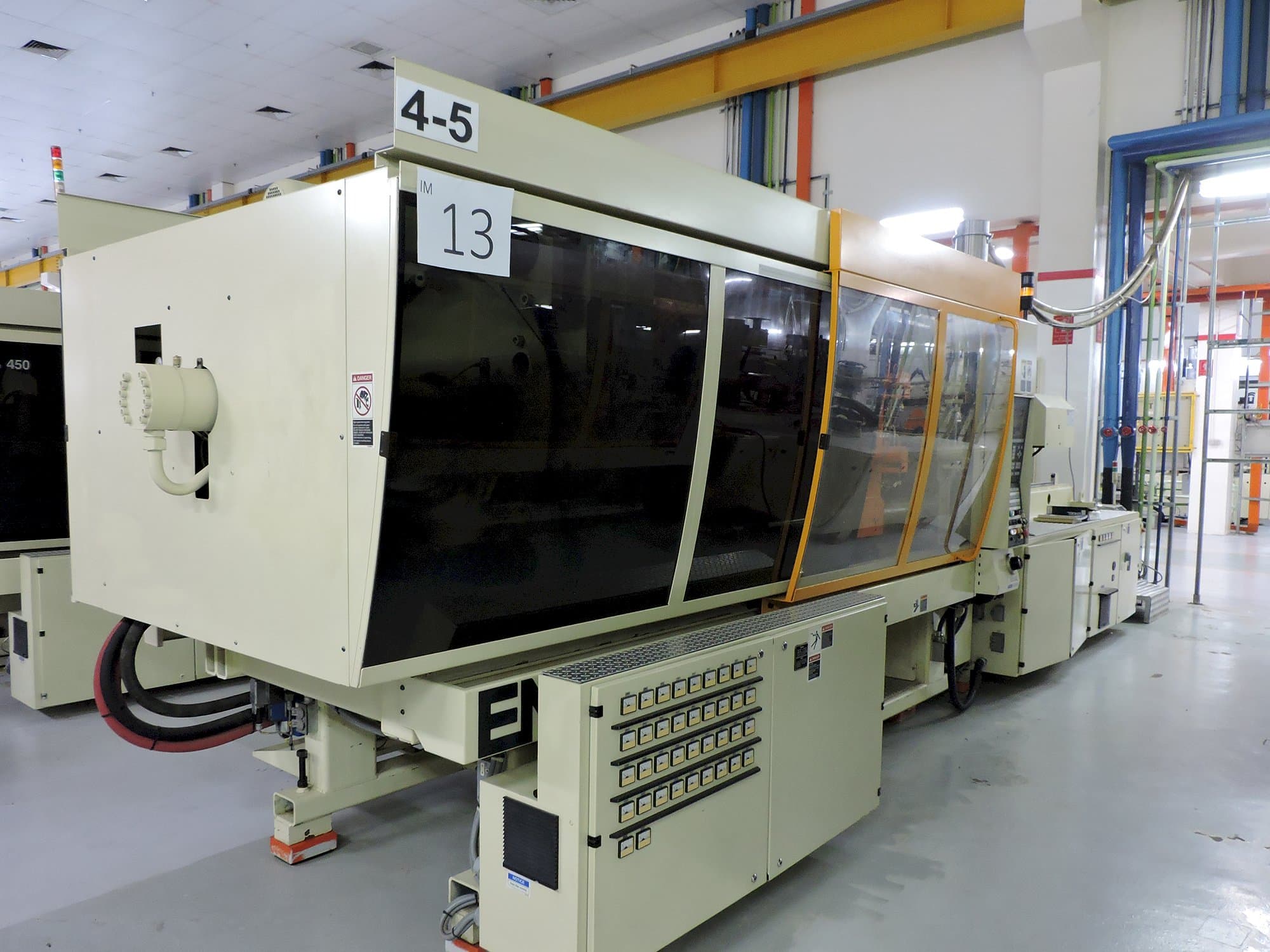 Left view of ENGEL TOGGLE 1350/450 Machine