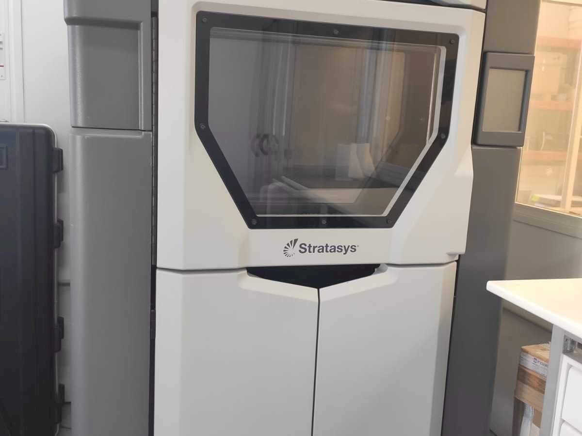 Front view of Stratasys Fortus 450MC  machine