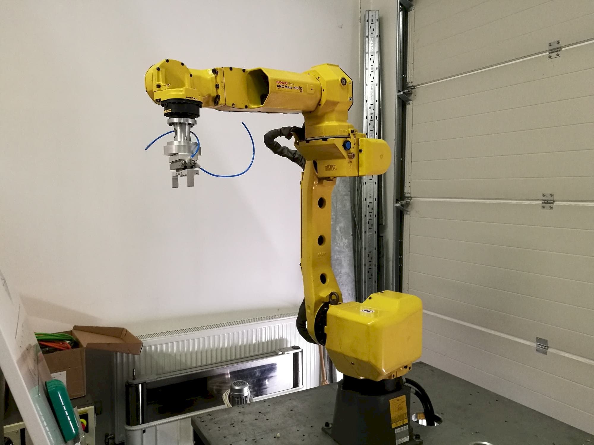 Front view of FANUC ARC Mate 100iC/12 machine