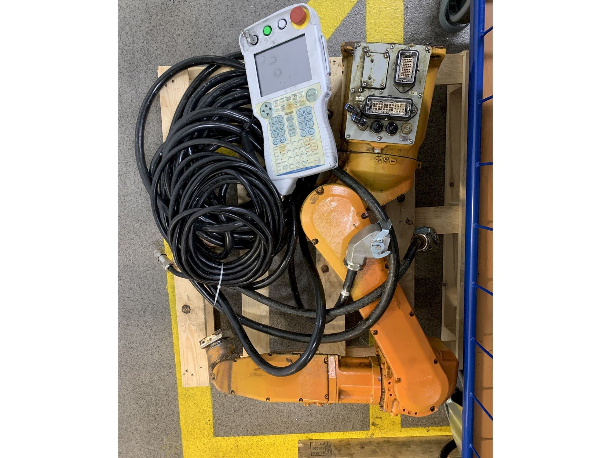 Front view of Yaskawa Motoman YR-MH005LS-A12  machine