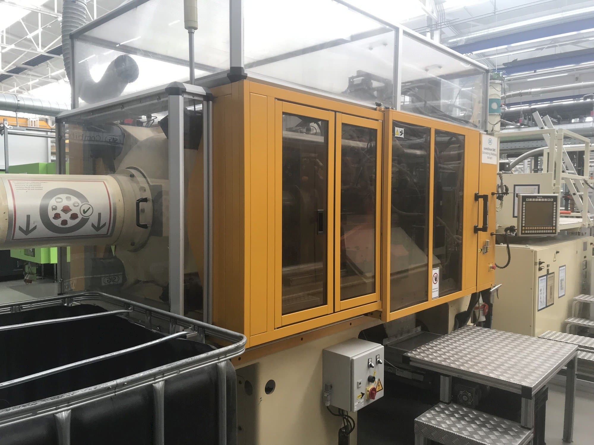 Front view of Husky H225 RS 45/38 machine