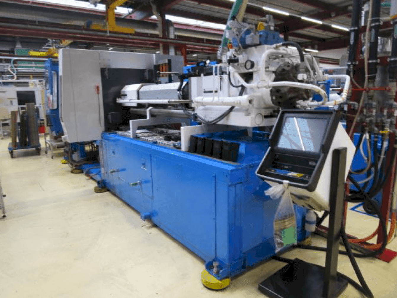 Front view of ENGEL E-Motion 940/280  machine