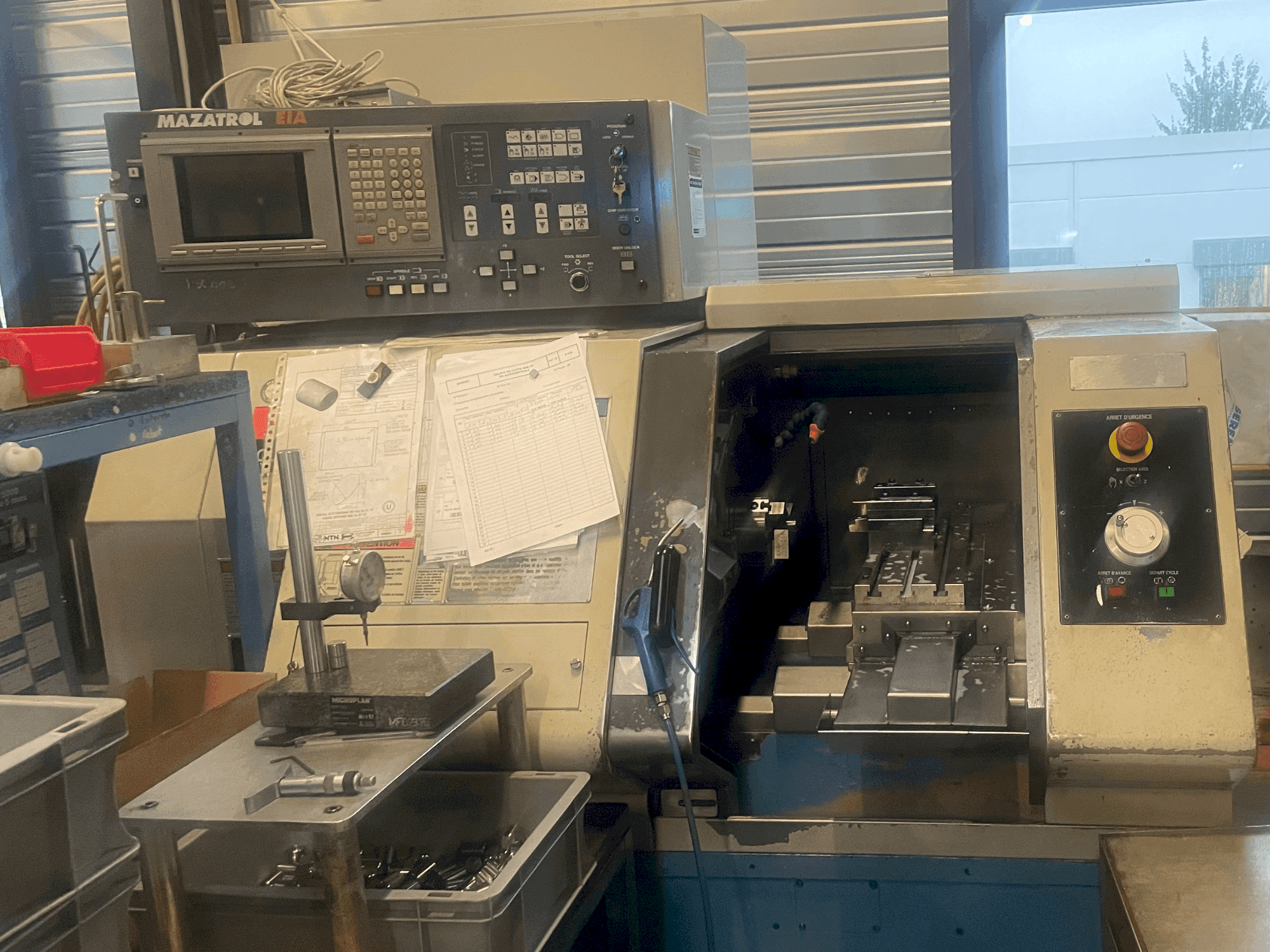 Front view of Mazak QT6 T (2007)+MAZAK QT6 G (2002)+1 LNS Hydrobar mini sprint machine