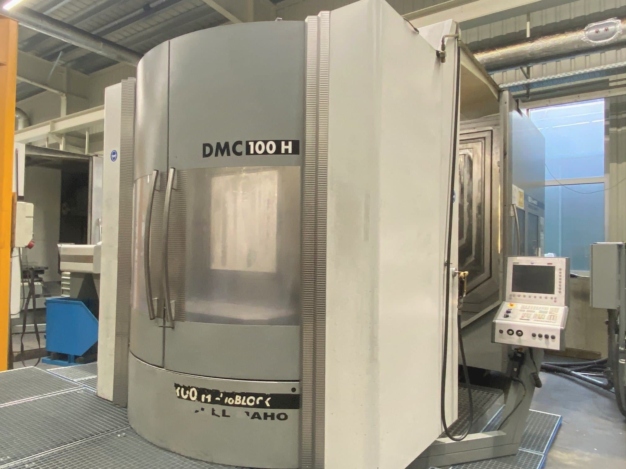 Front view of DECKEL MAHO DMC 100H duoBLOCK machine