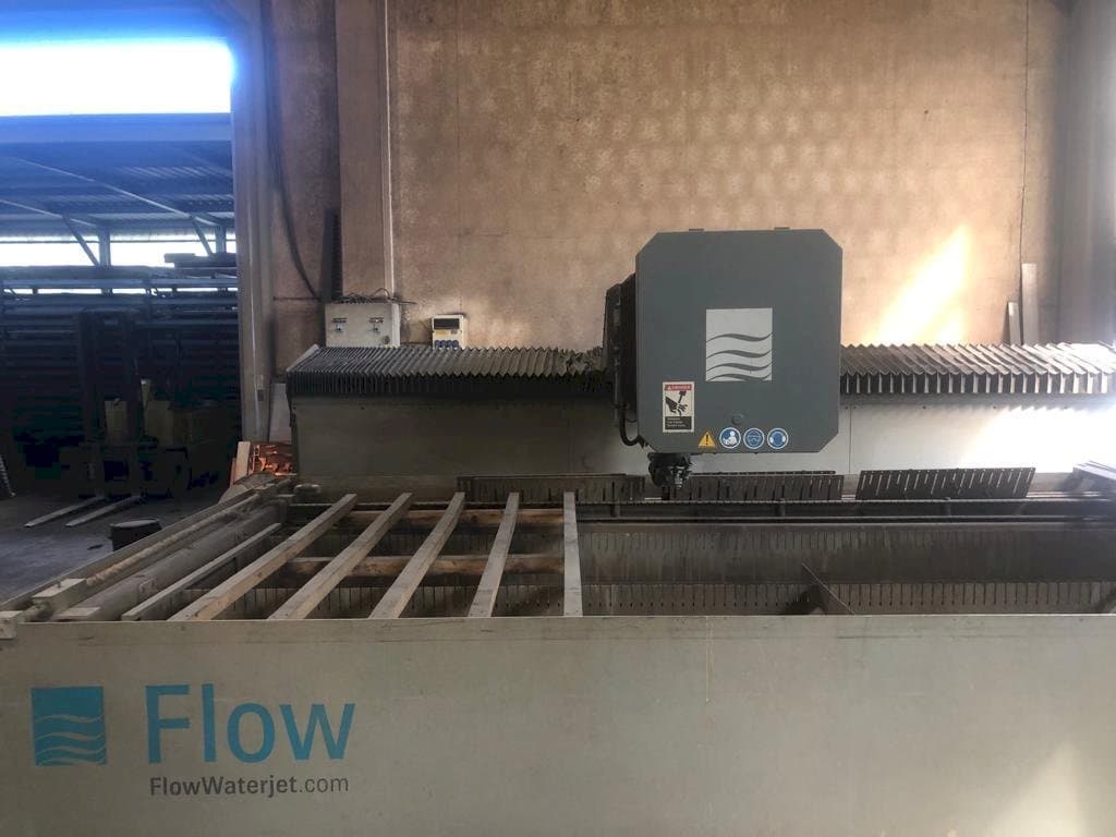 Front view of Flow Mach 4 3D machine
