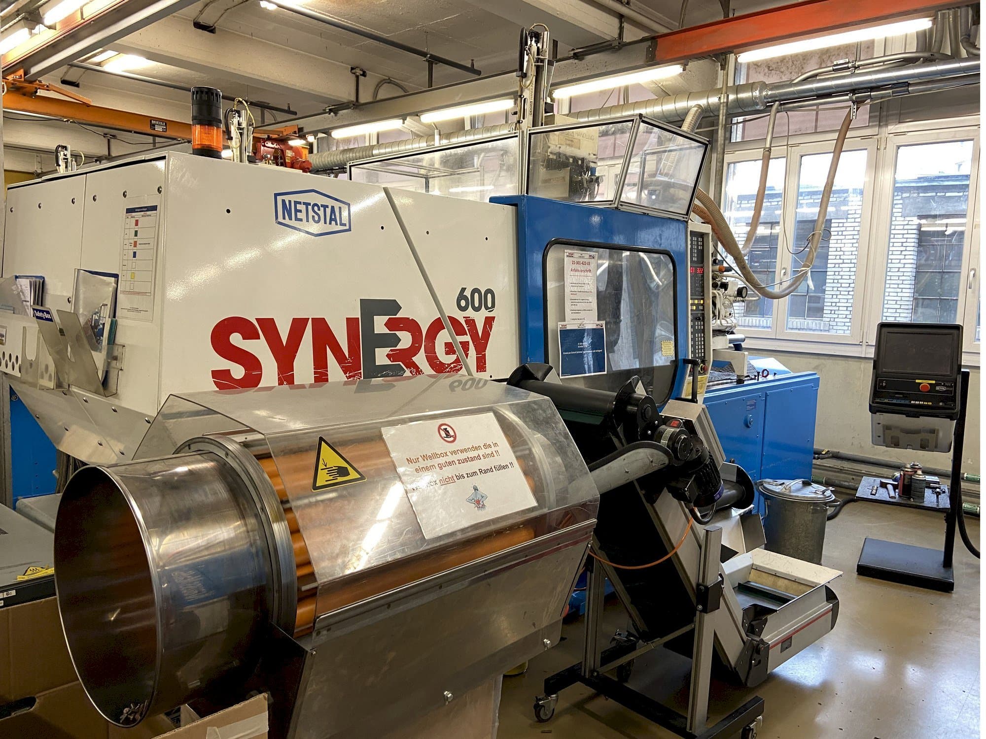 Front view of Netstal SYNERGY 600-60  machine