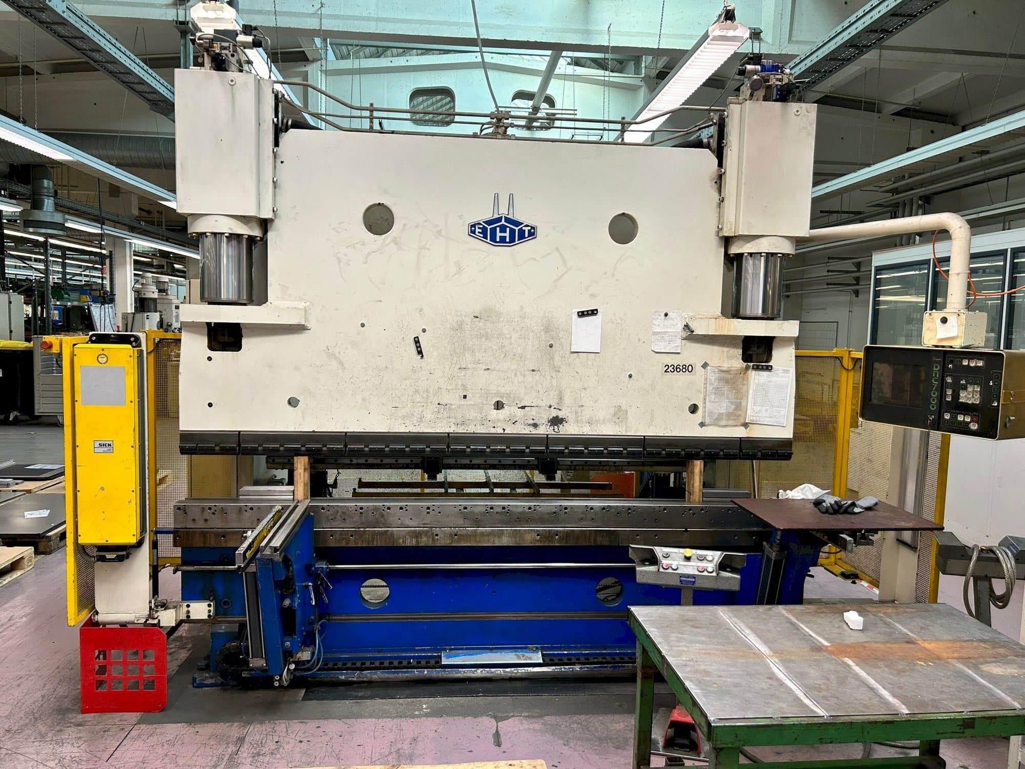 Front view of EHT EHPS 25-30 machine