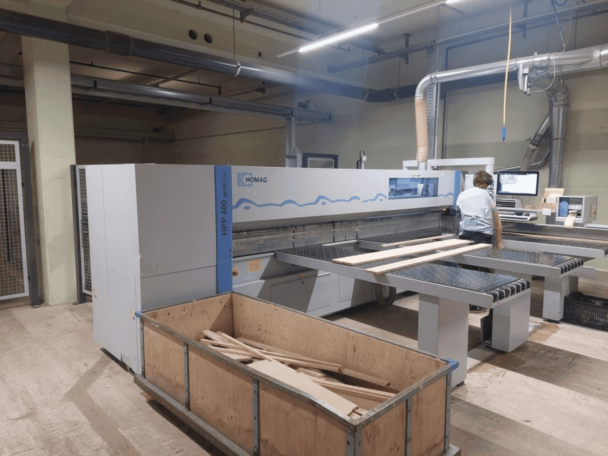 Front view of HOMAG HPP 400 profiLine machine