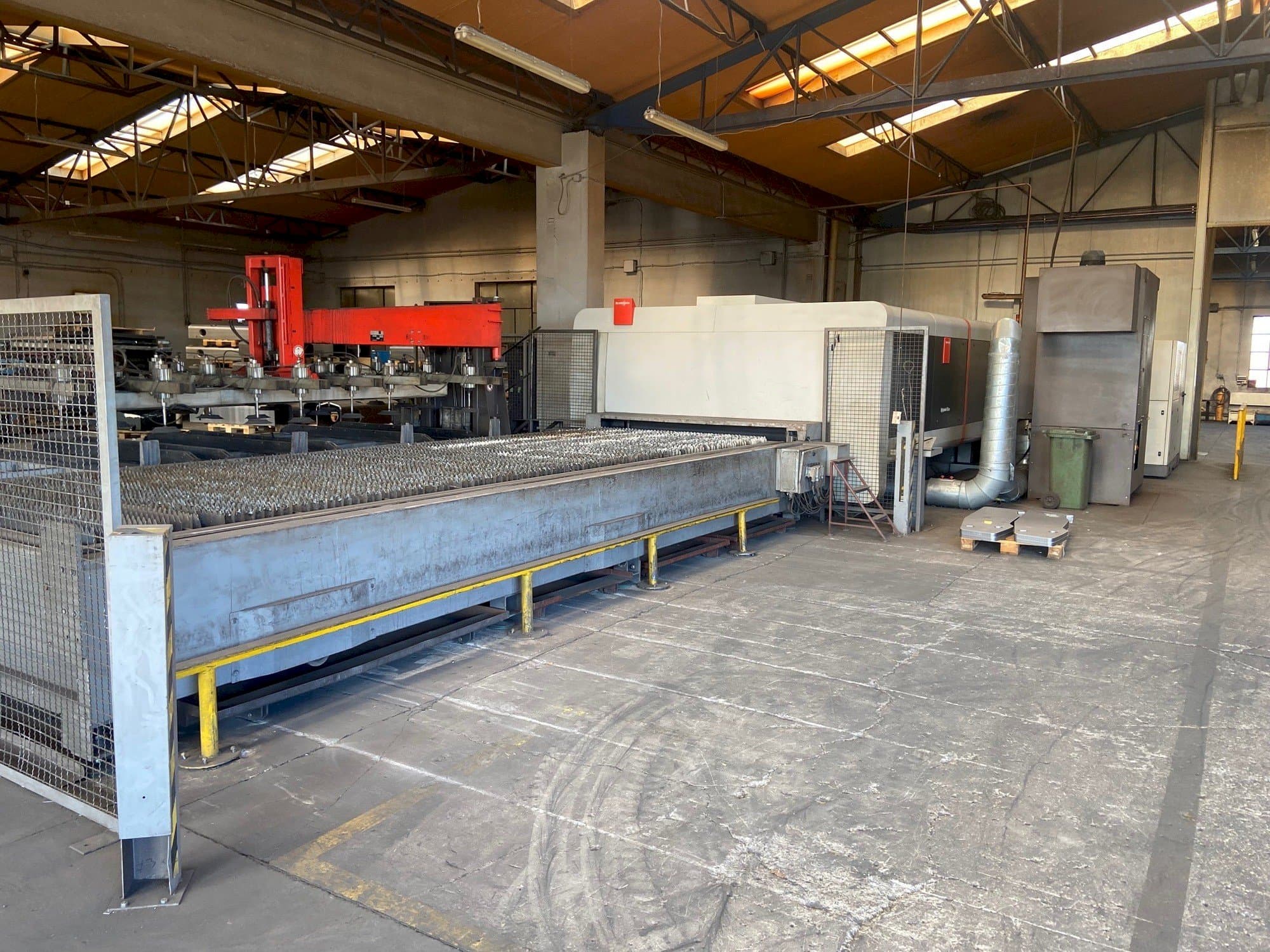 Front view of Bystronic BySprint Fiber 6520 machine