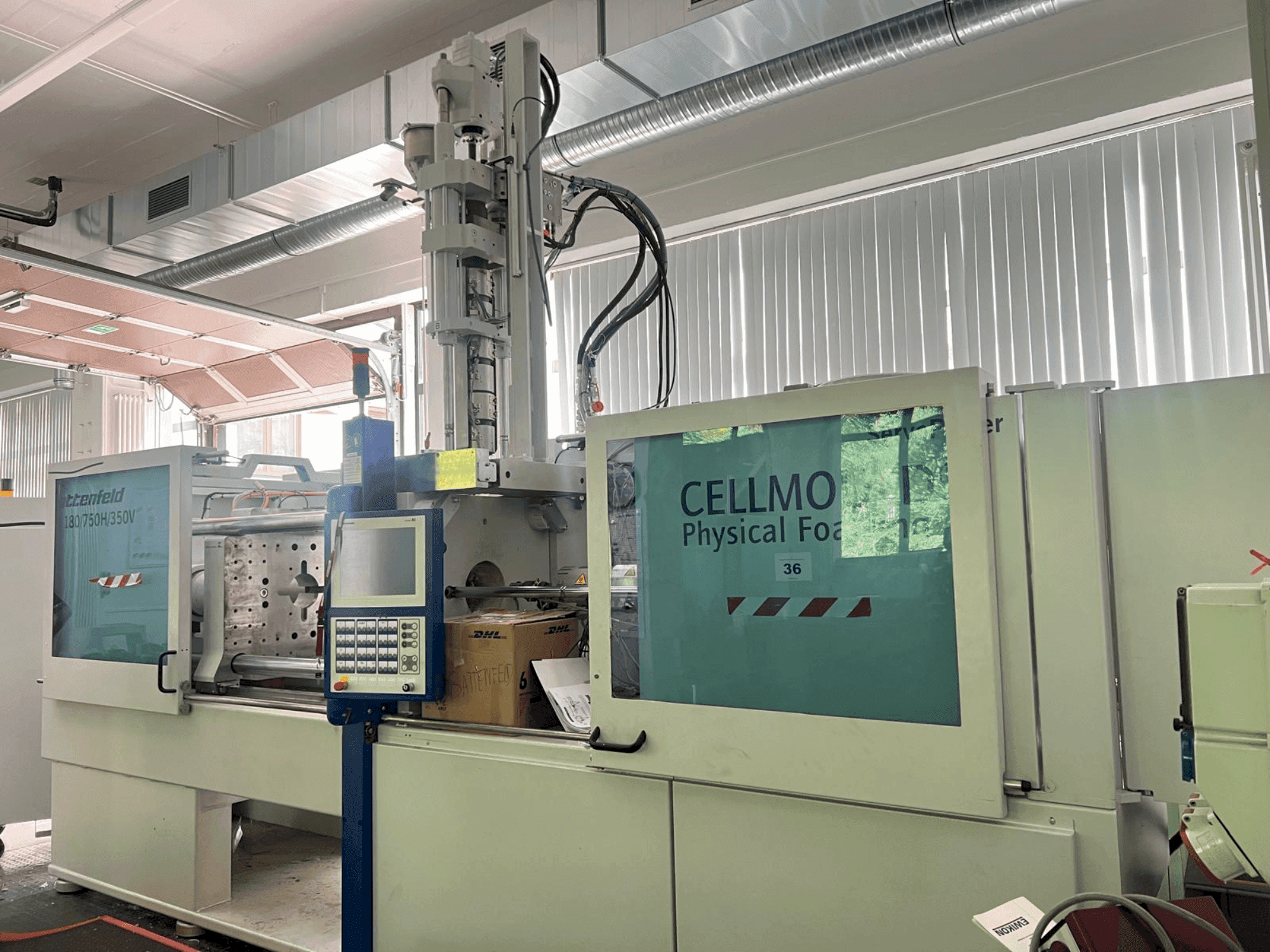 Front view of WITTMANN Battenfeld HM 180/750H/350V  machine