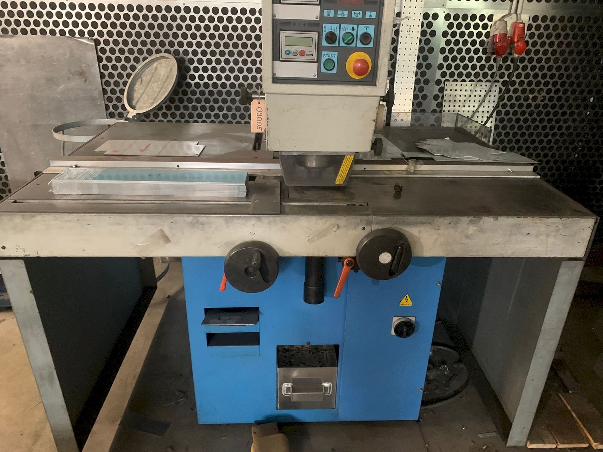 Front view of Euromac XP 750 / 25 machine