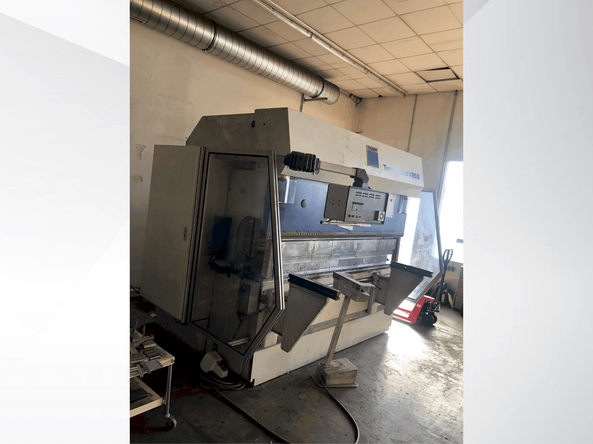 Front view of TRUMPF TrumaBend V85S machine