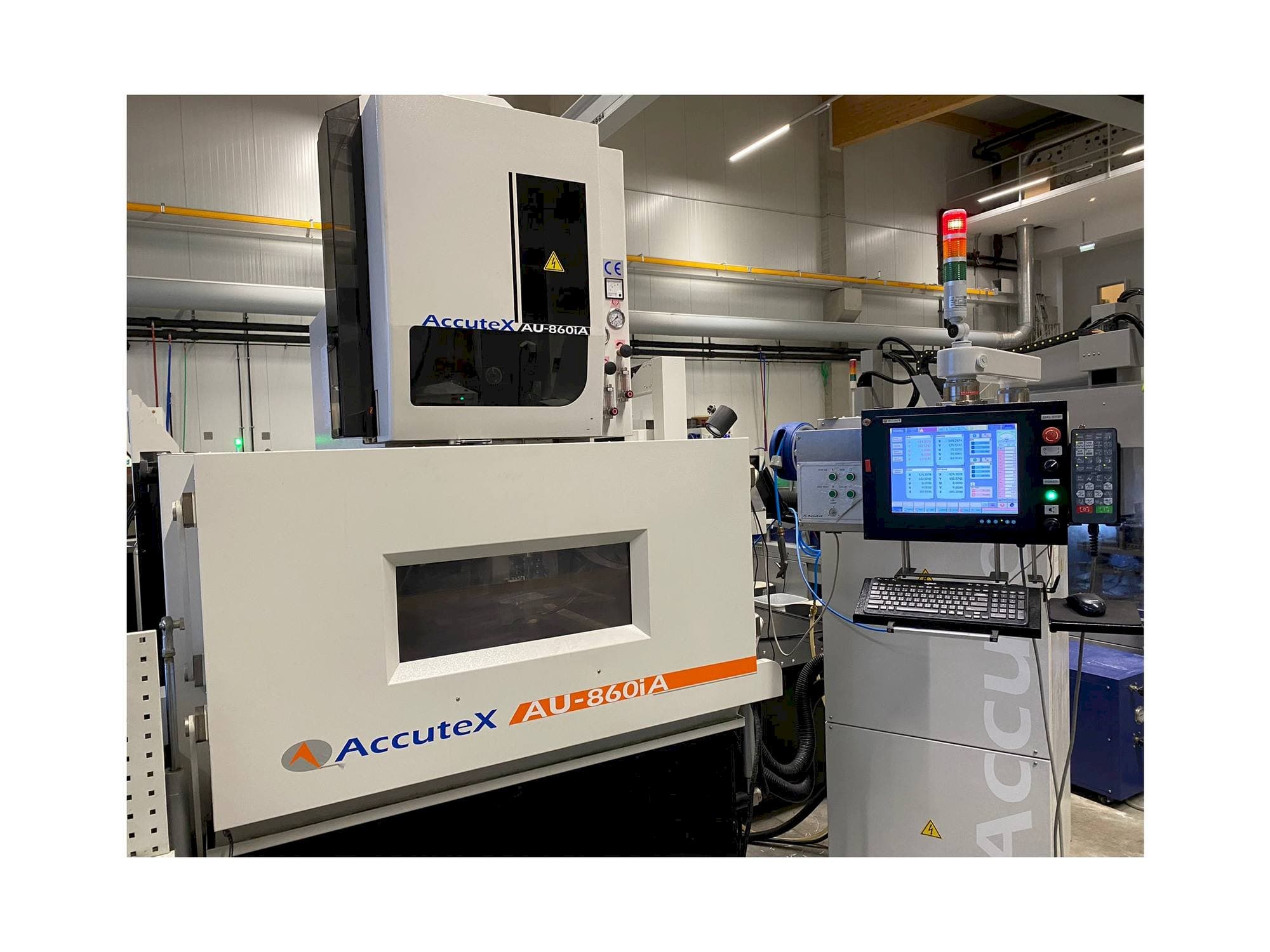 Front view of AccuteX AU-860iA  machine