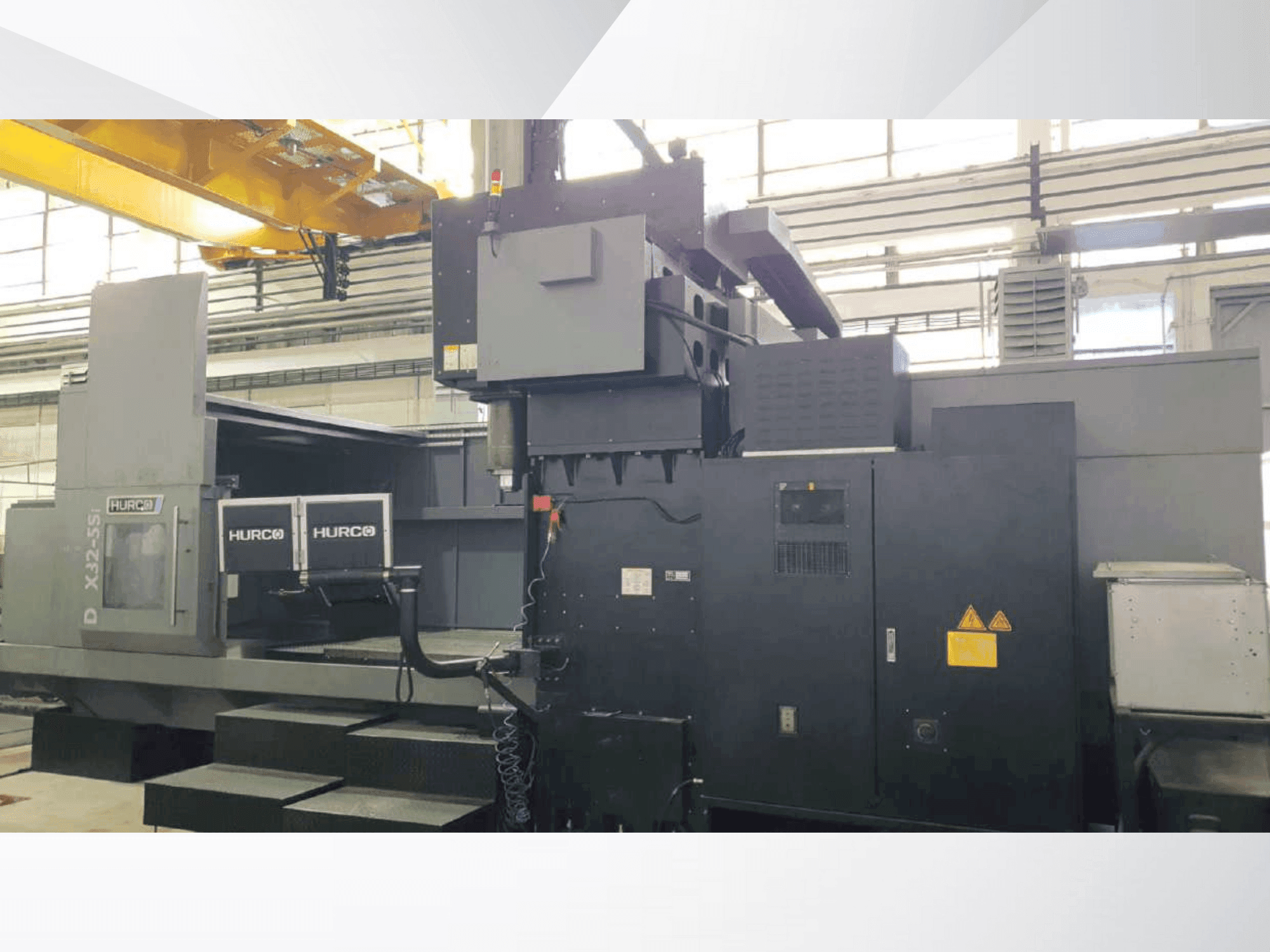 Front view of Hurco DCX32-5Si  machine