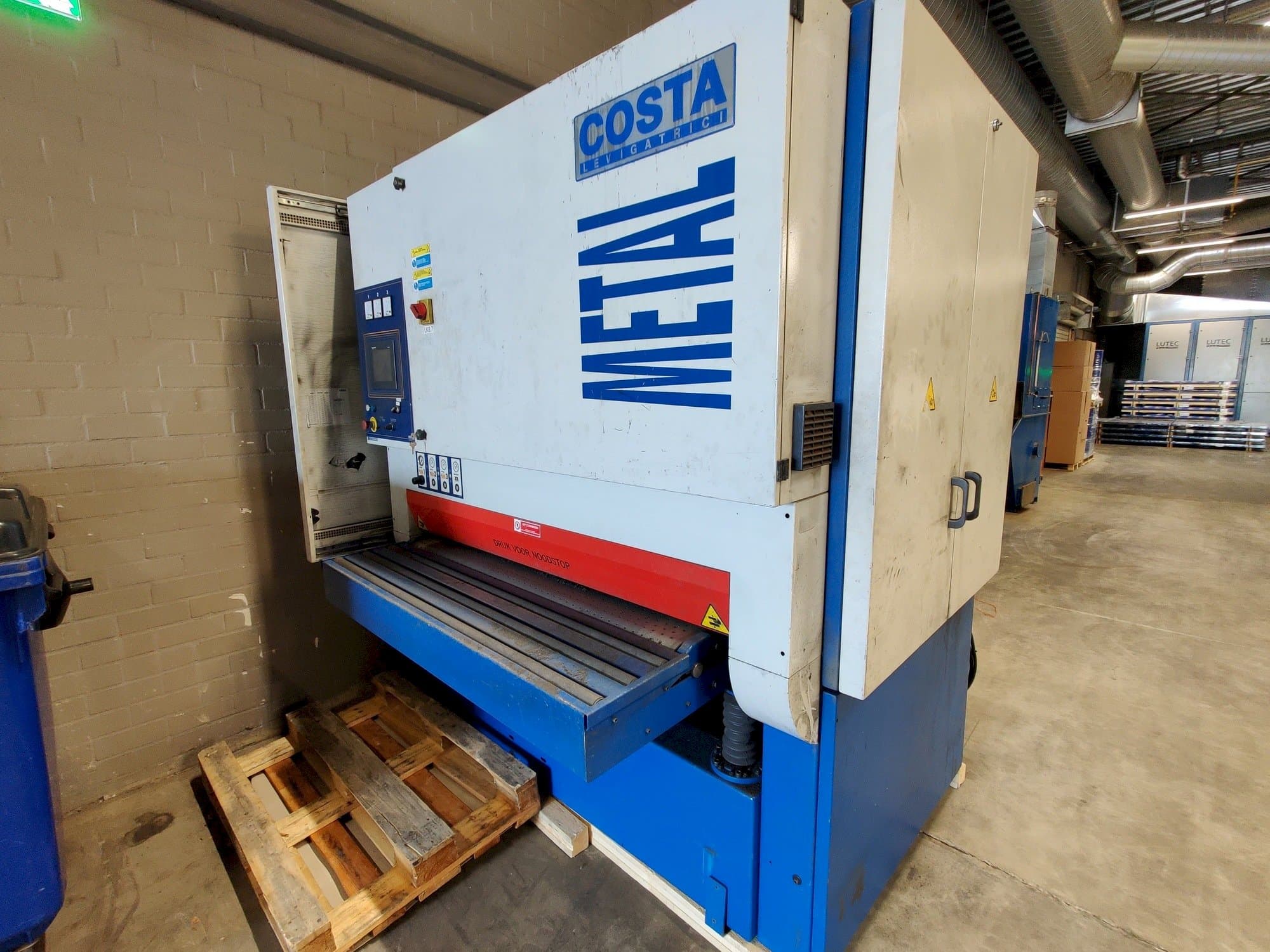 Front view of Costa MD5 CVV 1350 machine