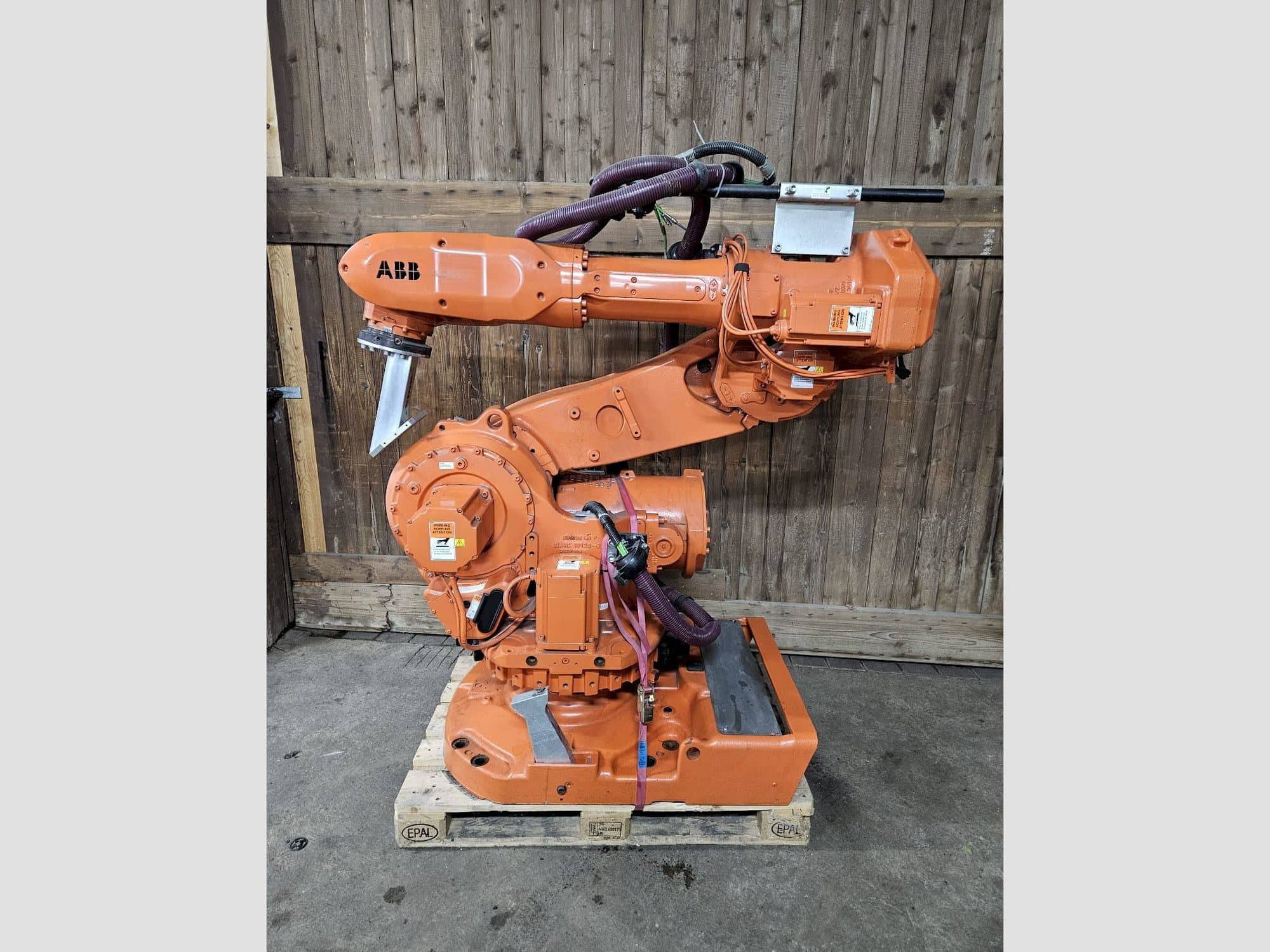 Front view of ABB IRB 6600-175/2.55 machine