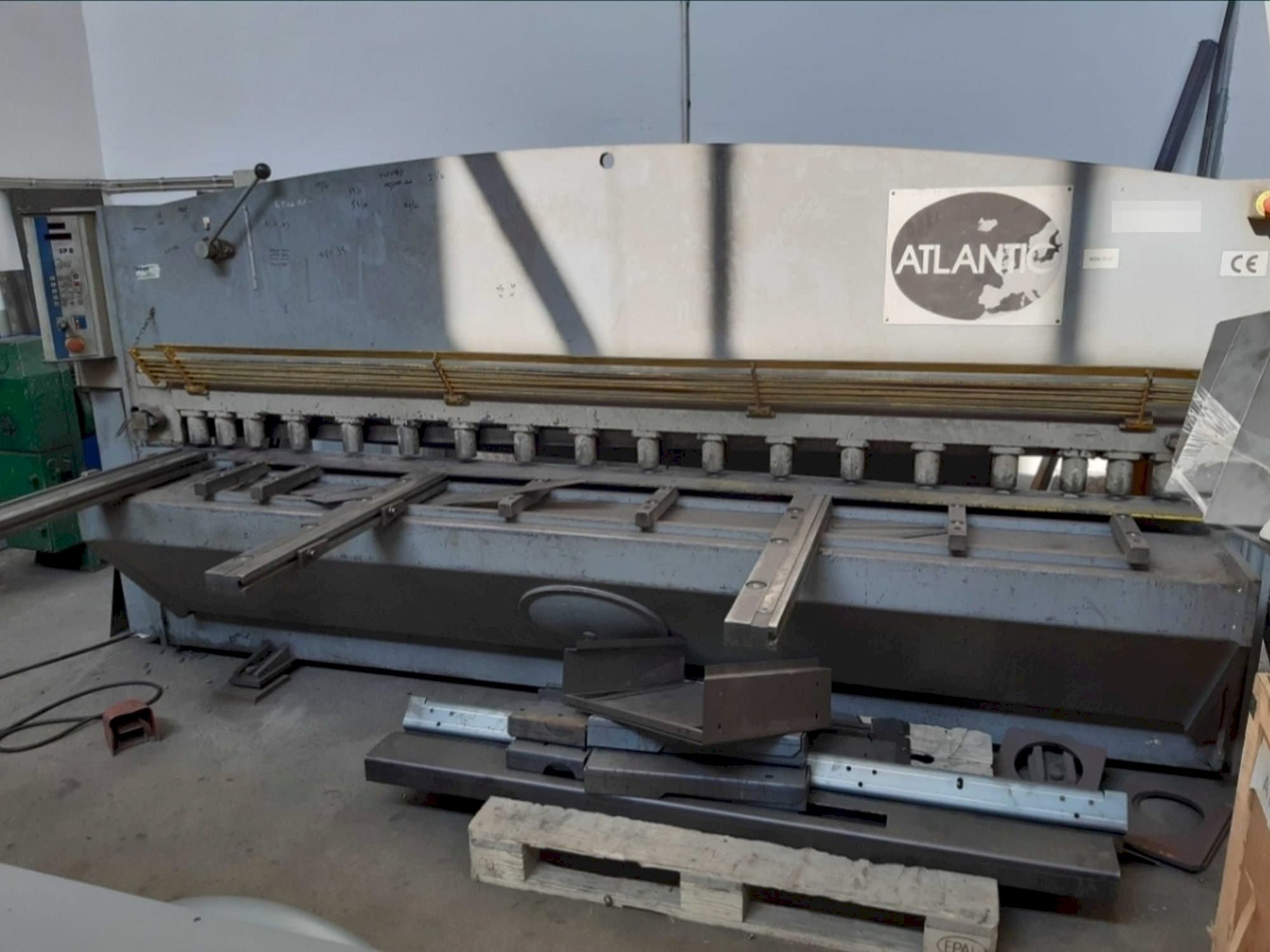 Front view of ATLANTIC ATS 3006 machine