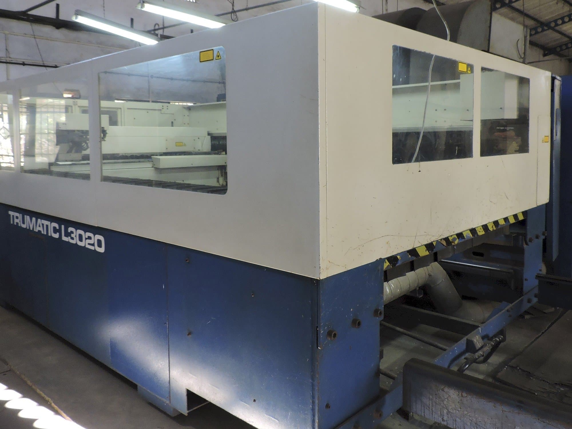 Right view of Trumpf Trumatic L3020 Machine