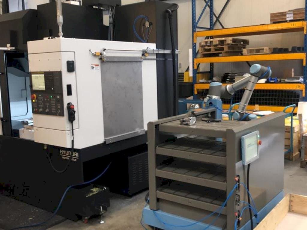 Front view of Universal Robots UR10  machine