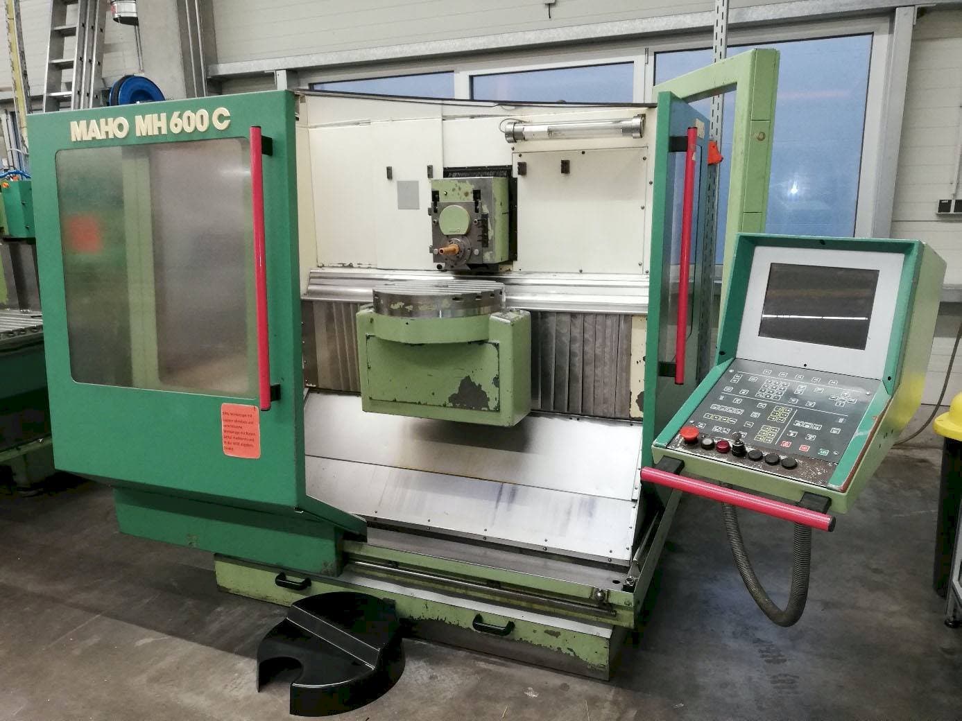 Left side view of Maho MH 600 C  machine