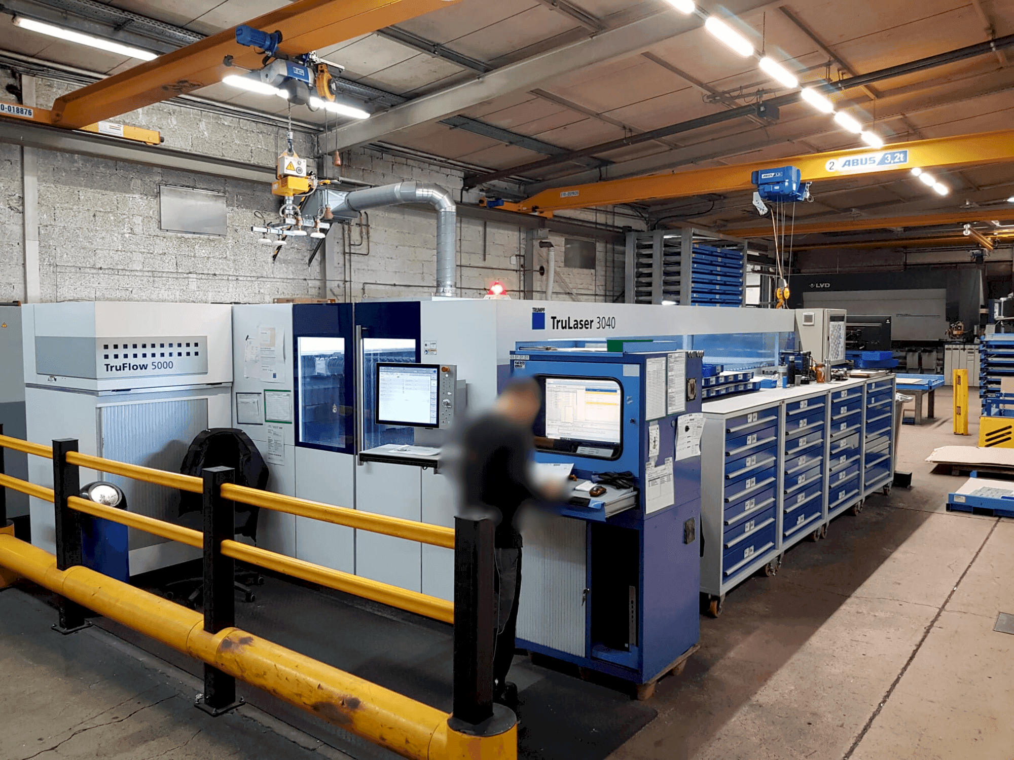 Front view of TRUMPF TruLaser 3040 5kW CO2 machine