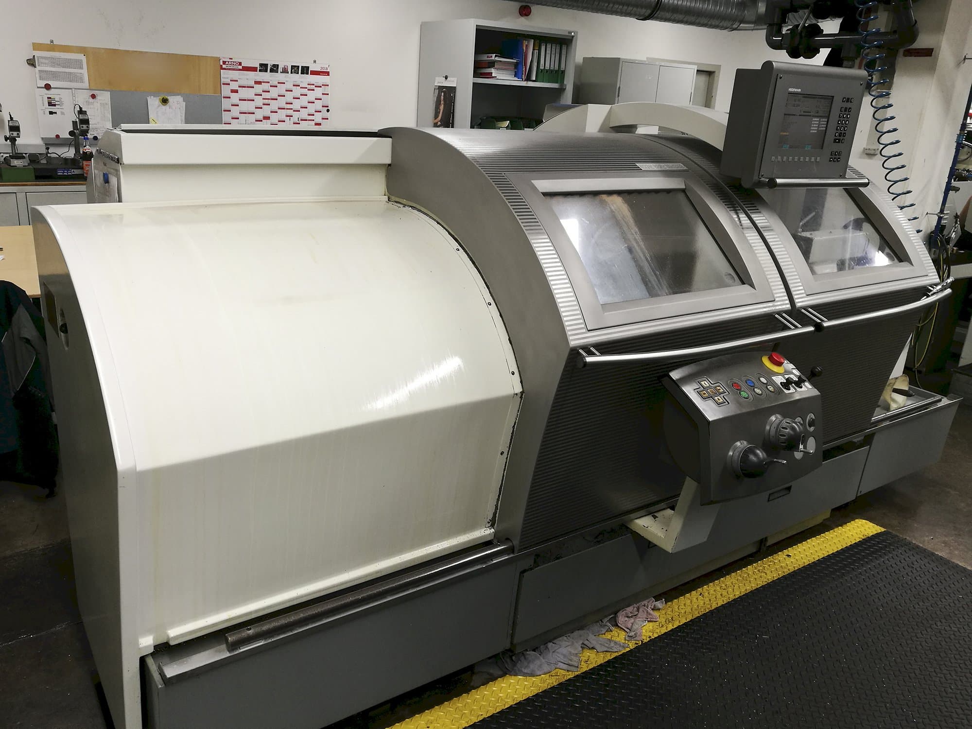 Left view of Gildemeister NEF 520 Machine