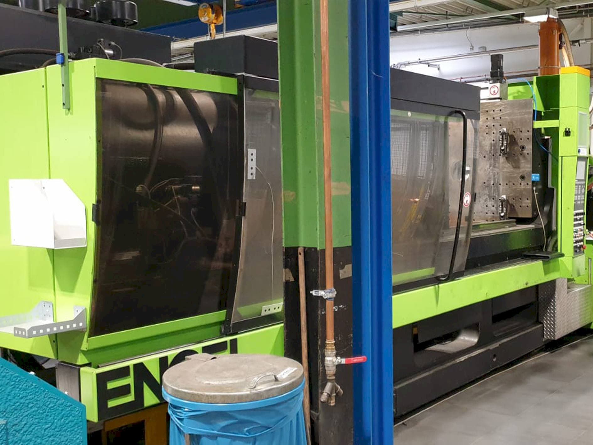 Front view of ENGEL ES 2550/500 HL-V machine