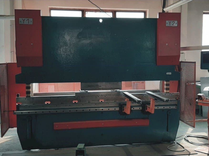 Front view of BEYELER PR6 machine