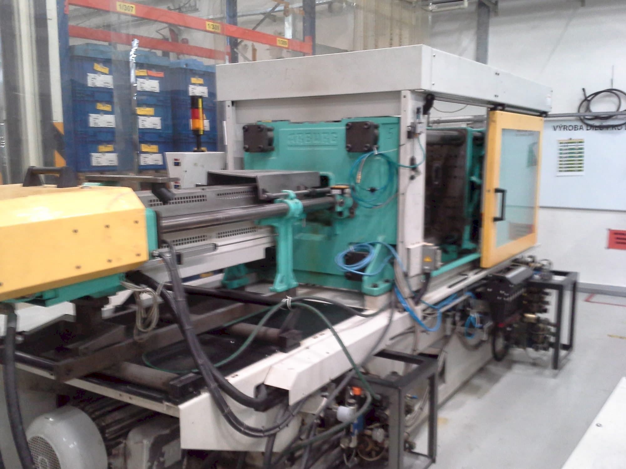 Front view of Arburg 570C 2000-675 machine