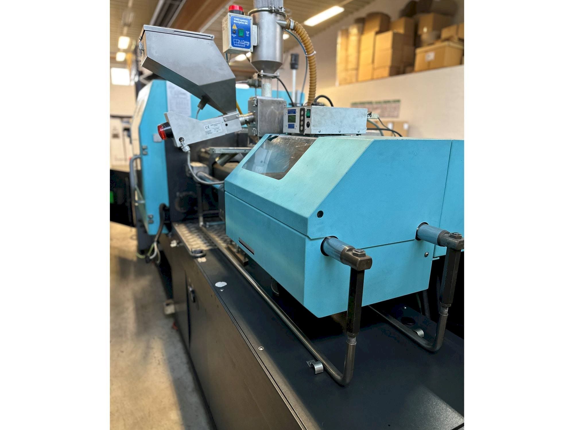 Front view of DEMAG Concept 80/370-120 machine