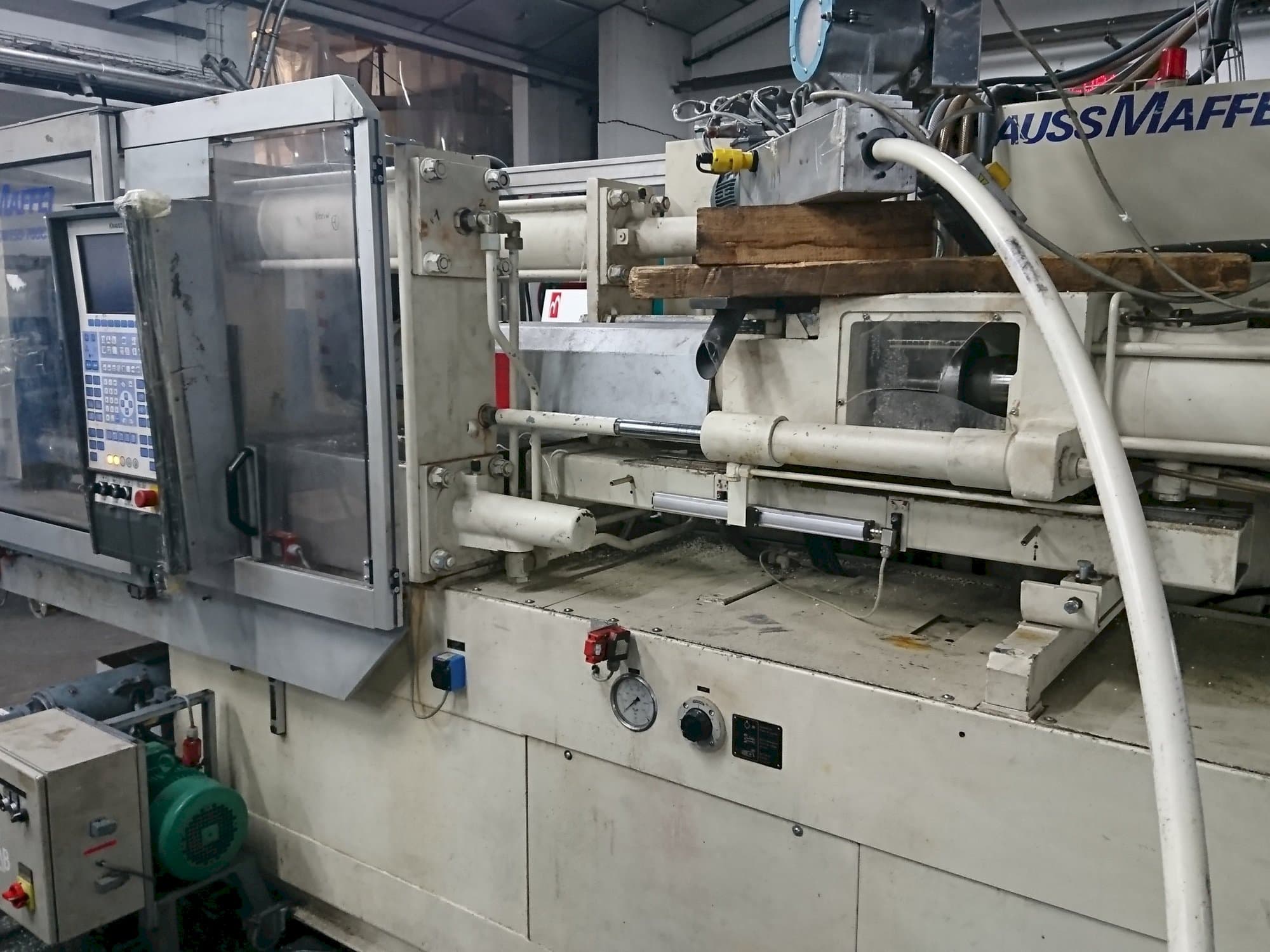 Front view of Krauss Maffei 150-700 C1 machine
