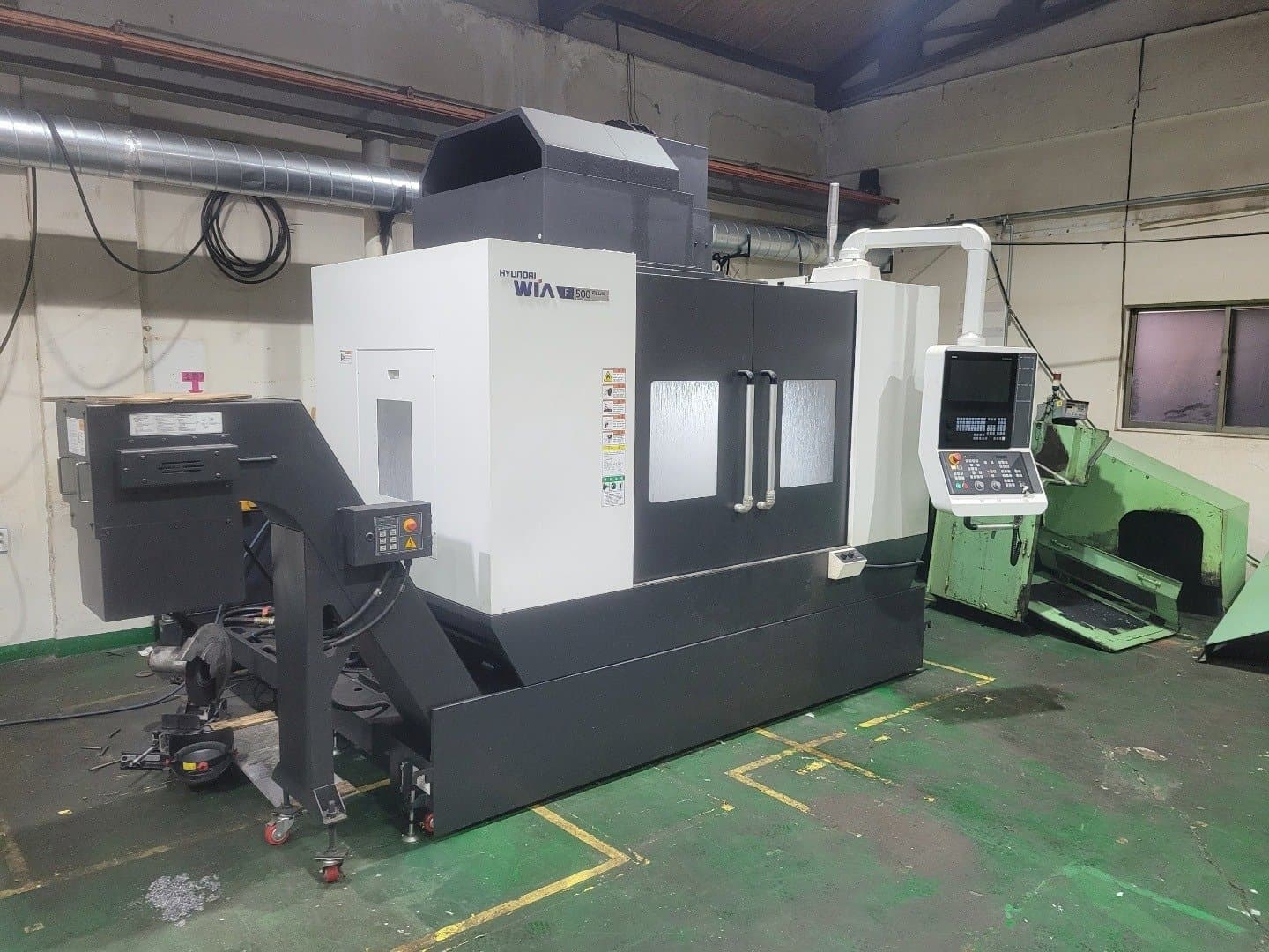 Front view of Hyundai Wia F500 PLUS  machine