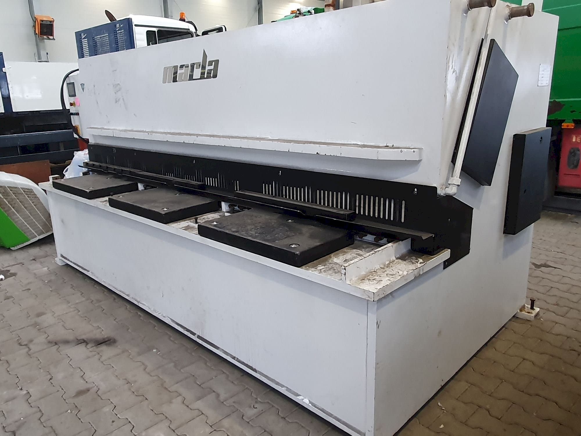 Front view of MARLA S-CUT 3010  machine